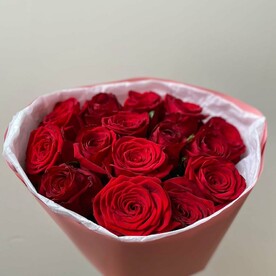 Монобукет из 15 красных роз