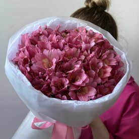 Букет из 15 розовых альстромерий