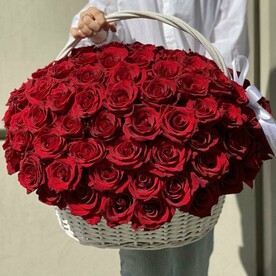Корзина из 101 красной розы