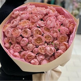 Букет из пионовидной кустовой розы Джульетта