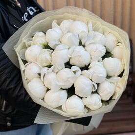 Белые пионы