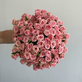 Монобукет из 39 розовых кустовых роз 50см