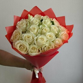 Розы белые 21шт 50см