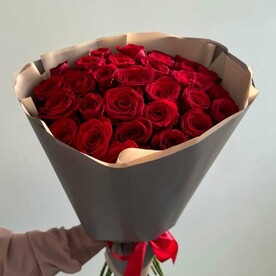 Монобукет из 31 красной розы 60см