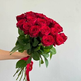 Монобукет из 21 красной розы 50см
