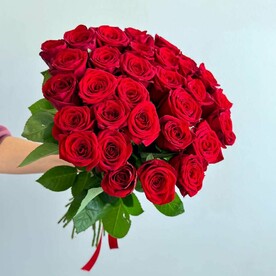 Монобукет из 31 красной розы 50см
