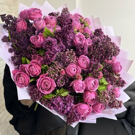 Сирень, Роза пионовидная кустовая Мисти Баблс, Стильная упаковка