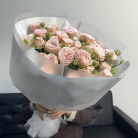 Кустовые розы бомбастик