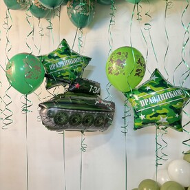 Танк т34, звезды и латексные камуфляжные шары с гелием на 23 февраля