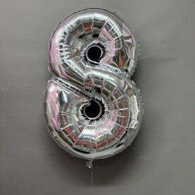 Цифра 8 серебряная с гелием на 8 марта