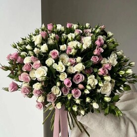 Микс нежных кустовых розочек
