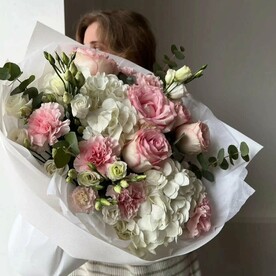 Хорошее настроение, Диантус, Гортензия Гидрангия, Эвкалипт, Роза, Лизиантус Эустома, Роза кустовая, Упаковка дизайнерская