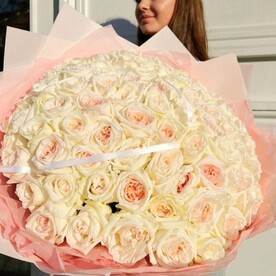 Розы премиальные белые 71 шт