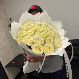 Букет из 25 кремовых роз