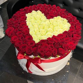 Корзина из роз «сердце»