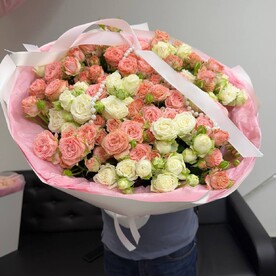 Букет из кустовых роз