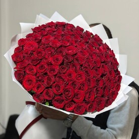 Букет из 75 алых роз