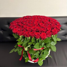 Корзина из 101 красной розы