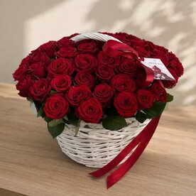 Корзина из 45 красных роз