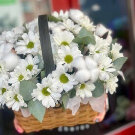 Ромашки в корзине