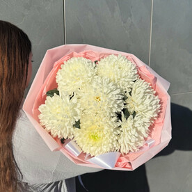 Монобукет белых одноголовых хризантем