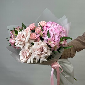 Роза мента, Гортензия, Альстромерия, Роза мадам бомбастик, Дизайнерская упаковка