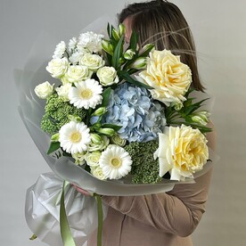 Гербера, Гортензия, Пистация, Диантус сортовой, Эустома, Роза Кения, Роза пионовидная кустовая, Ковыль, Шляпная коробка