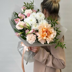 Роза французская, Хризантема кустовая, Альстромерия, Диантус, Пистация, Упаковка