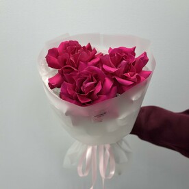 Ажурные розы в нежной упаковке