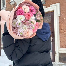 Маттиола, Роза, Гербера, Альстромерия, Хризантема, Дизайнерская упаковка