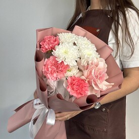 Букет «комплимент» , кустовая хризантема,французская Роза и диантус
