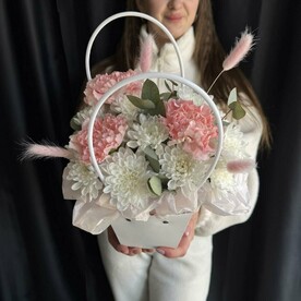 Эвкалипт, Хризантема кустовая, Диантус, Лагурус, Пиафлор, Сумка, Тишью