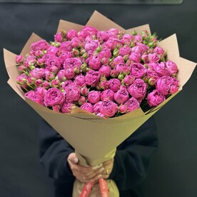 Букет из королевских кустовых роз