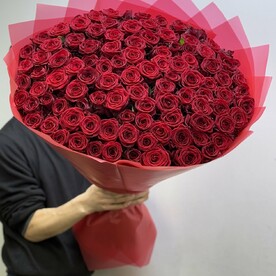 Букет из 101 высоких красных роз 80см