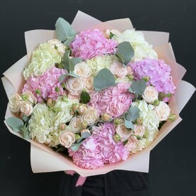 Роза пионовидная кустовая, Гортензия, Эвкалипт, Дизайнерская упаковка