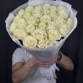 Букет белых роз 29