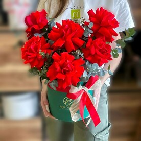 Бокс с красными французскими розами
