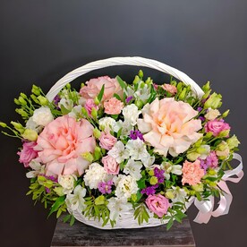 Корзина с французскими розами