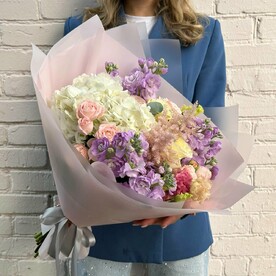 Маттиола, Роза бомбастик, Астильба, Роза мондиал, Гортензия, Дизайнерская упаковка