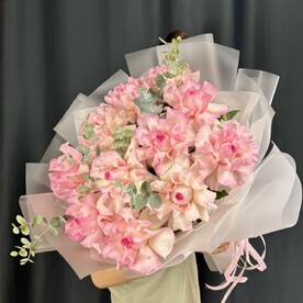 Ажурные розы в гигантском букете