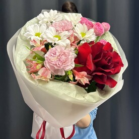 Роза Эквадор, Хризантема кустовая, Альстромерия, Диантус, Роза пионовидная кустовая, Тишью, Пленка матовая