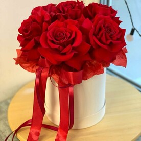 Коробка с ажурными розами