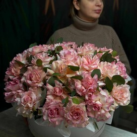 Шикарная Композиция ажурных роз