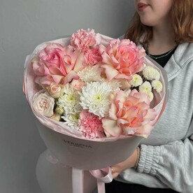 Стильный букет с ажурными розами 💗🌸