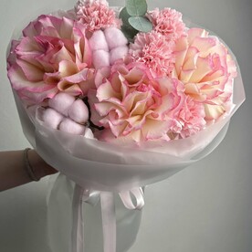 Милый букет с ажурными розами