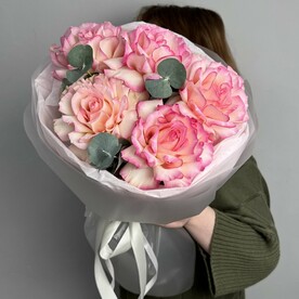 Ажурные розы и эвкалипт 💗