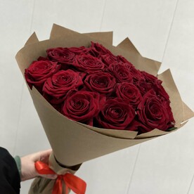 Букет из 19 красных Роз