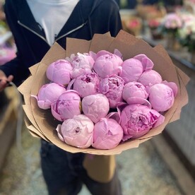 Букет из 15 розовых Голландских Пионов