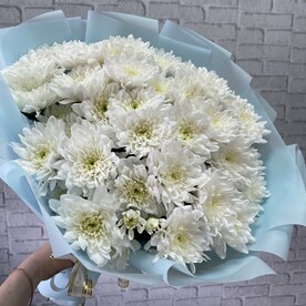 Моно букет из белоснежных хризантем