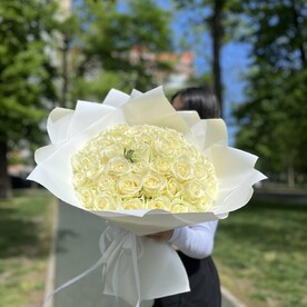 101 Белая Роза в Дизайнерской упаковке